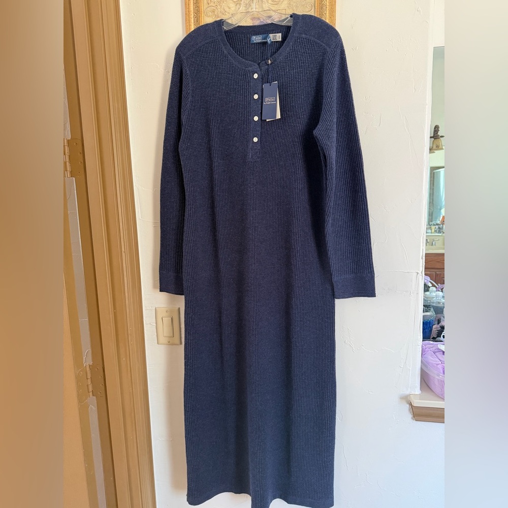 Wool-Cashmere Henley Sweater Dress
Color: Denim Heather
Size: L
NWT - Picture 7 of 8